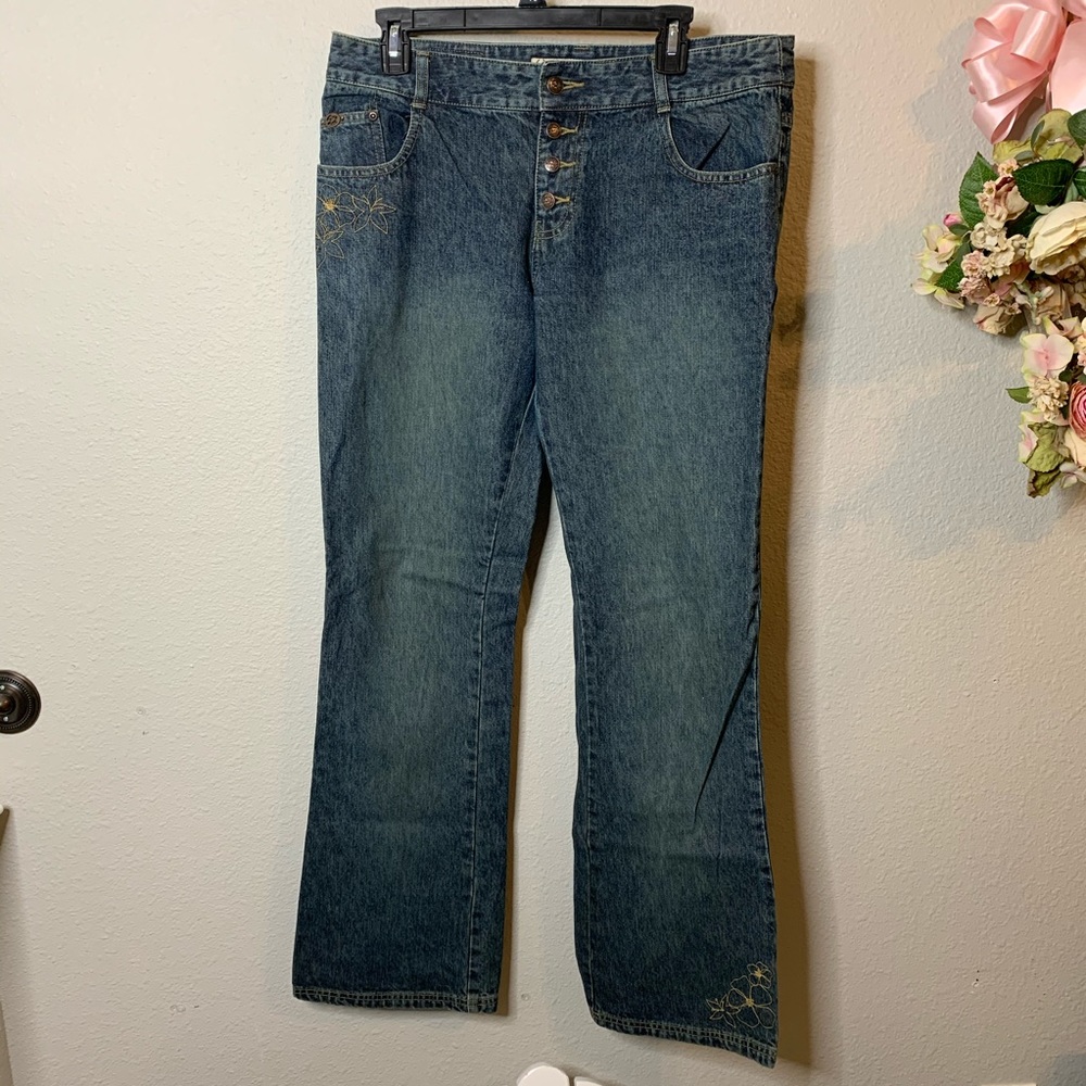 Women’s Billabong Embroidered Flowered Jeans